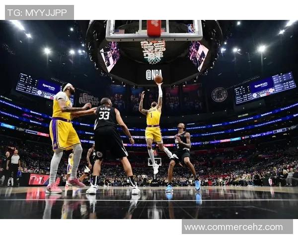 快船队客场击败湖人，取得七连胜——洛杉矶德比之夜